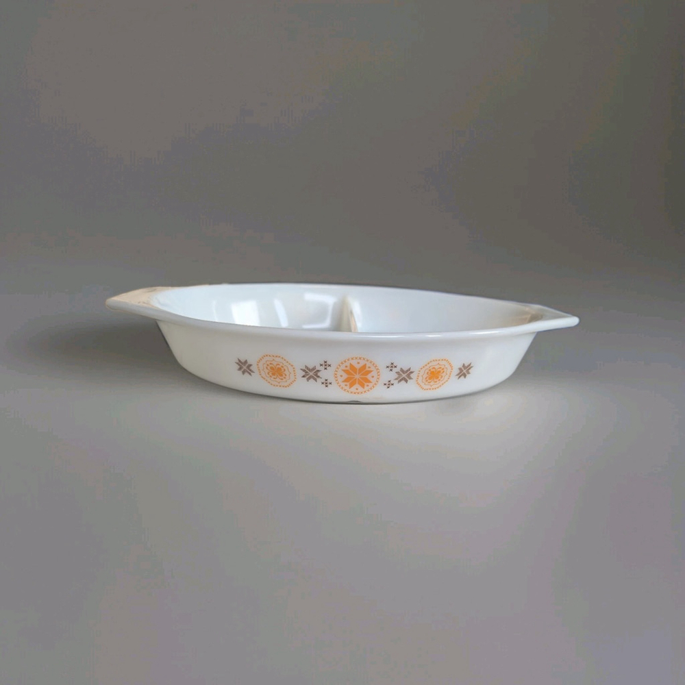 Vintage Pyrex Town and Country Divided Casserole Dish 1 1/2 QT